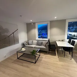 Modern With Free Parking Apartment Bergen